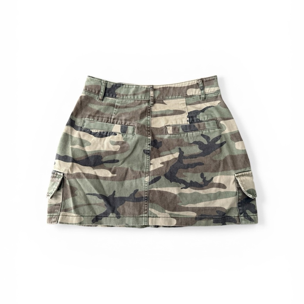 ✨3 for $25✨  Camo Mini Skirt - Picture 2 of 3